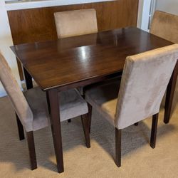 Dining Room Table and 4 Chairs