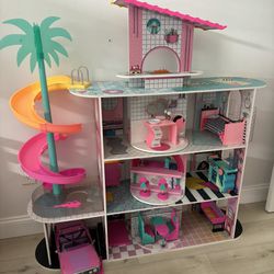 LOL Surprise OMG Fashion Dreamhouse Includes Car, Dolls And Accessories!