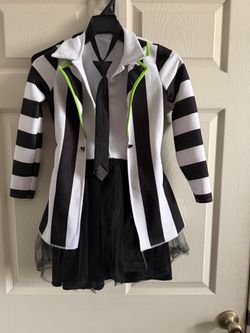Beetle juice girls