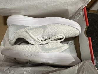 Woman Nike Free Lunarlon Running Trainers~ Excellent Condition! Woman’s, Size 9. US. White, gray and silver