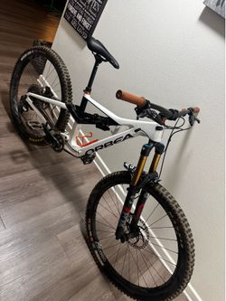 2022 Orbea Rallon (Medium) 29” FULL CARBON FRAME, Cranks and Bars!