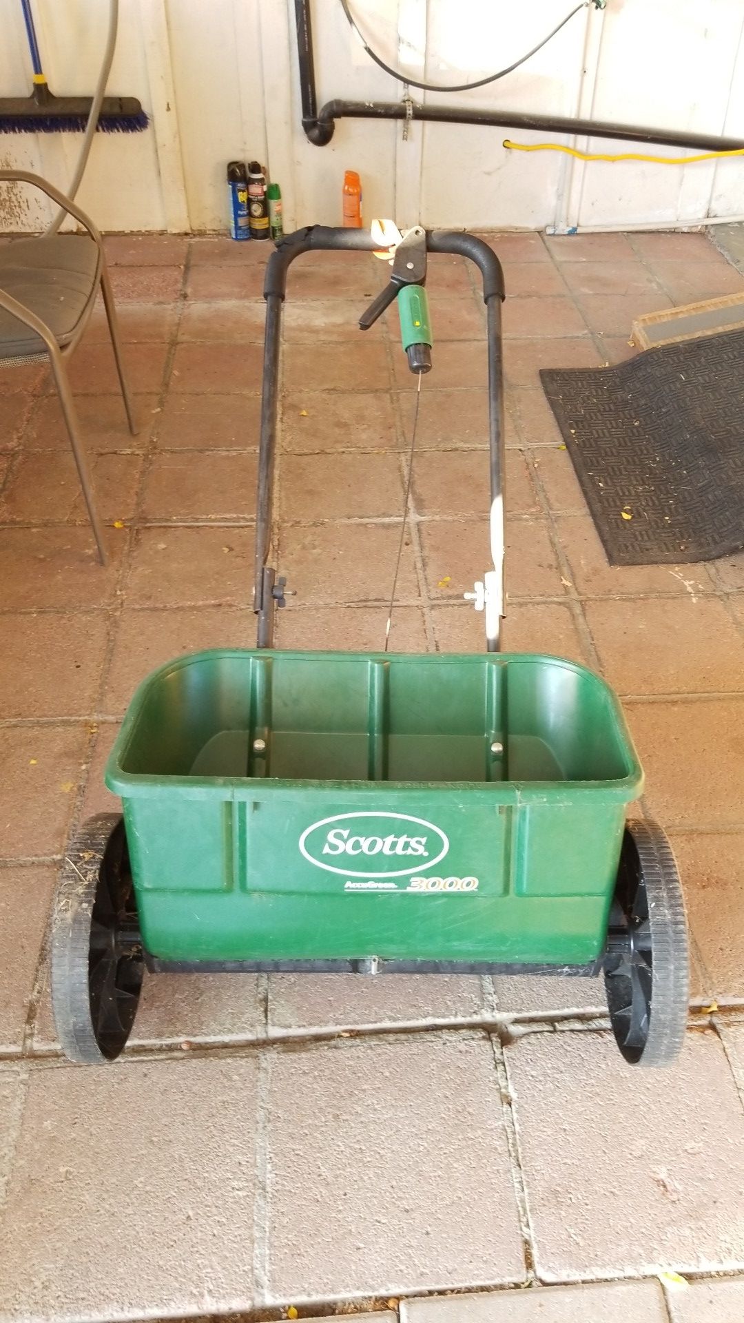 Scotts Accugeeen 3000 grass seed drop speader