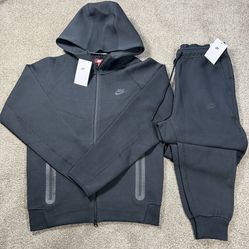 NIKE TECH FLEECE SET 🖤 (BLACK) Sizes: M-XL Available 
