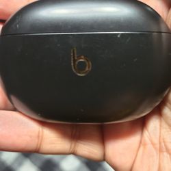 Beats Studio + Buds. 