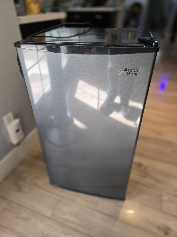 Arctic King 3.3cu Mini Fridge