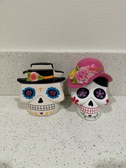 Day of the Dead Skull Decor with Flowers and Skull Napkin Holder Used