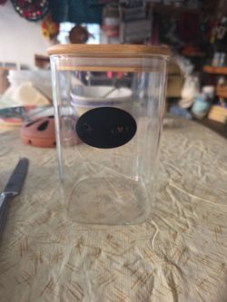 6 jars with lids