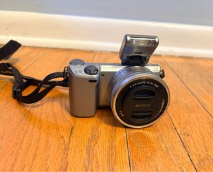 Sony Alpha NEX-5T Mirrorless Camera with 16-50mm OSS Lens – Excellent Condition