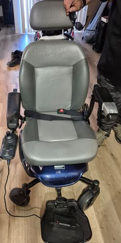 Streamer Power Wheelchair with Battery Pack