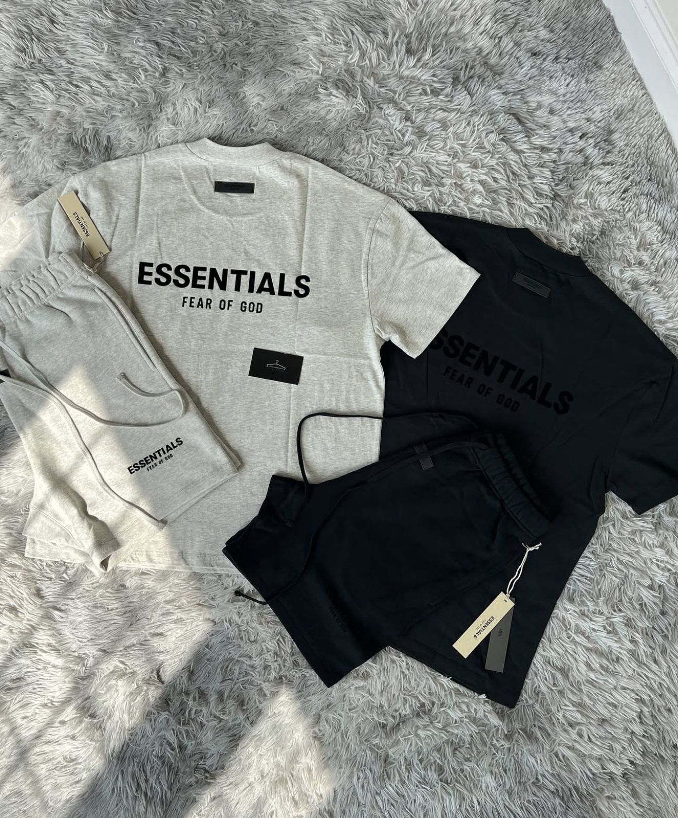 ESSENTIALS SHORT X TSHIRT SET