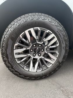 2026 chevy 20” rims  and tires(Brand new)275 60R20