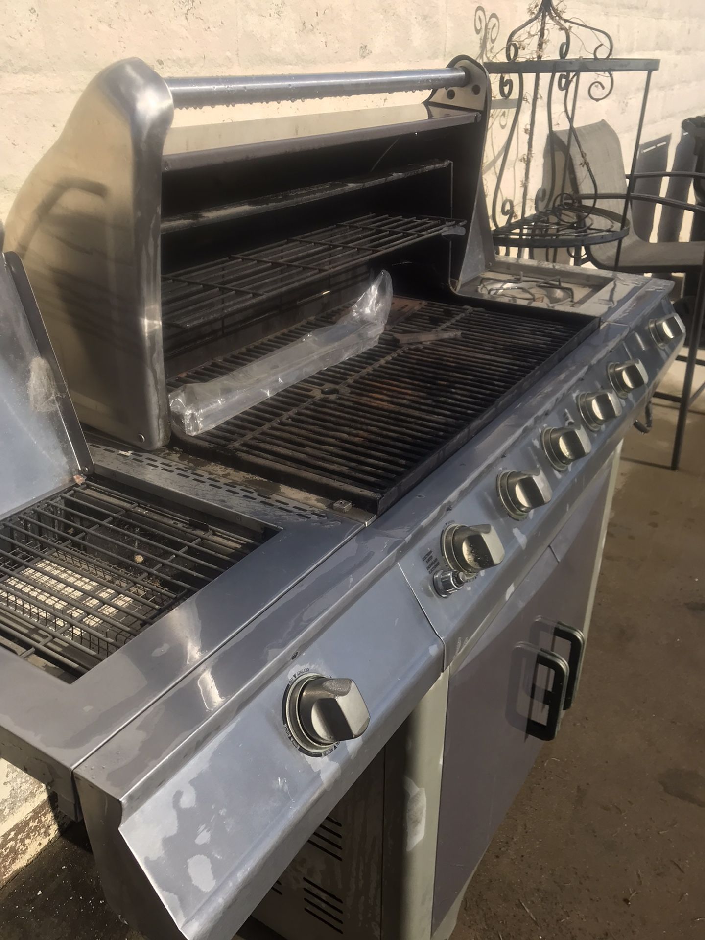 FIVE BURNER GAS BBQ By Brinkmann for Sale in Montclair, CA OfferUp