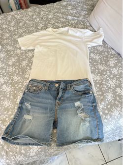 Like new! Deeply washed, sanitized, and ready to wear. (近全新！已全面清洗與消毒乾淨，買回可直接穿)