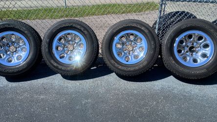 Set of 17 inch wheels 6 lugs