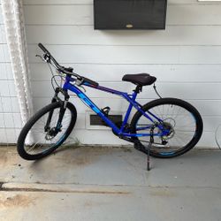 GT Aggressor Pro Mountain Bike - Large Frame - 27.5" Wheels - Excellent Condition