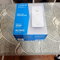 Linksys 1.9 GB WiFi Extender. Like new.