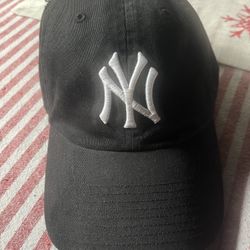 Women’s Slide Back Yankees Baseball Hat/ Cap
