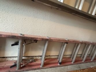 Escalera de 28 pies y   Una de 24pies