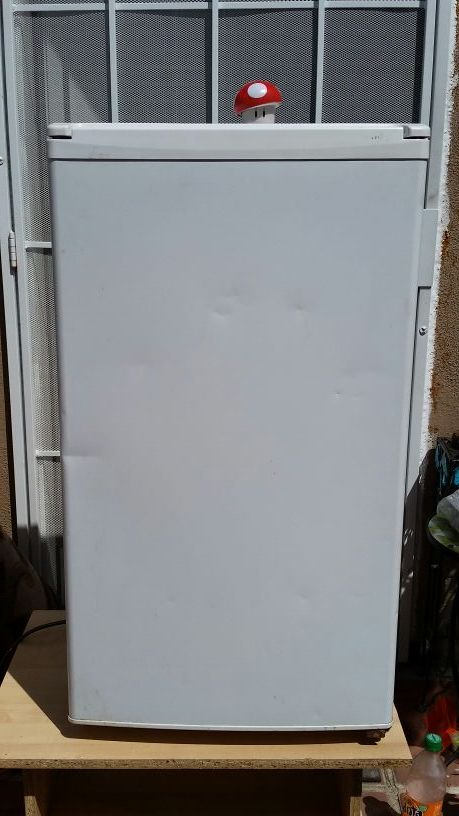 Sanyo refrigerator 4 cu. ft.