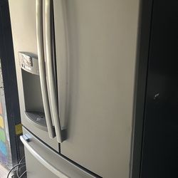 Refrigerator 