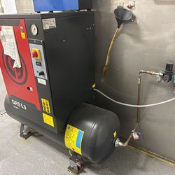 Screw air compressor