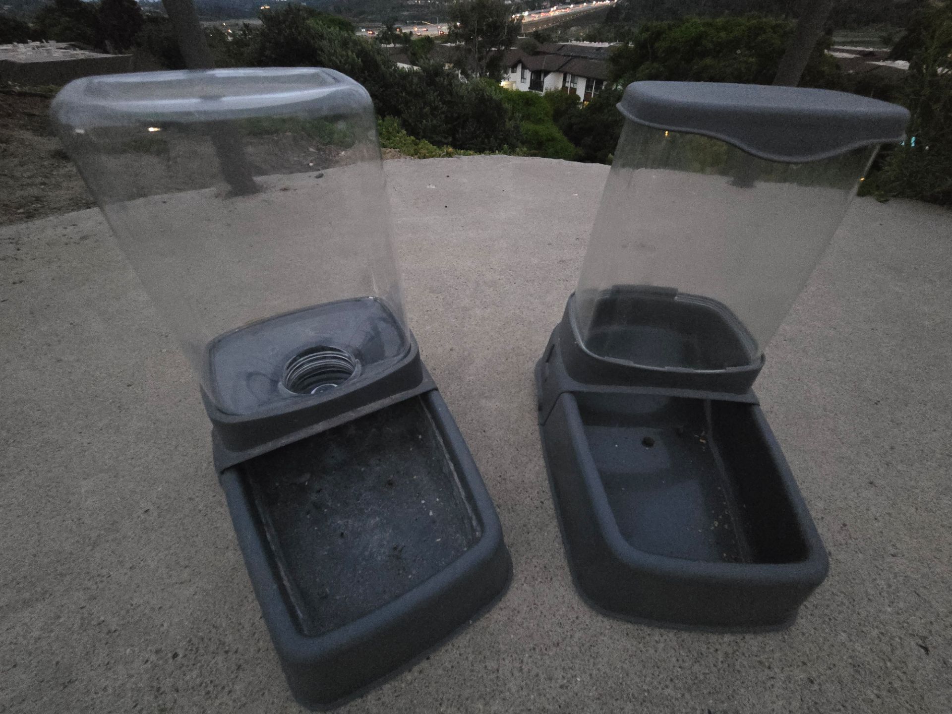 Food and water dispenser for cat-small dog
