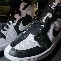 Jordan 1 Mid SE Split, Blk/wht. Sz 11 Wm **$75** 