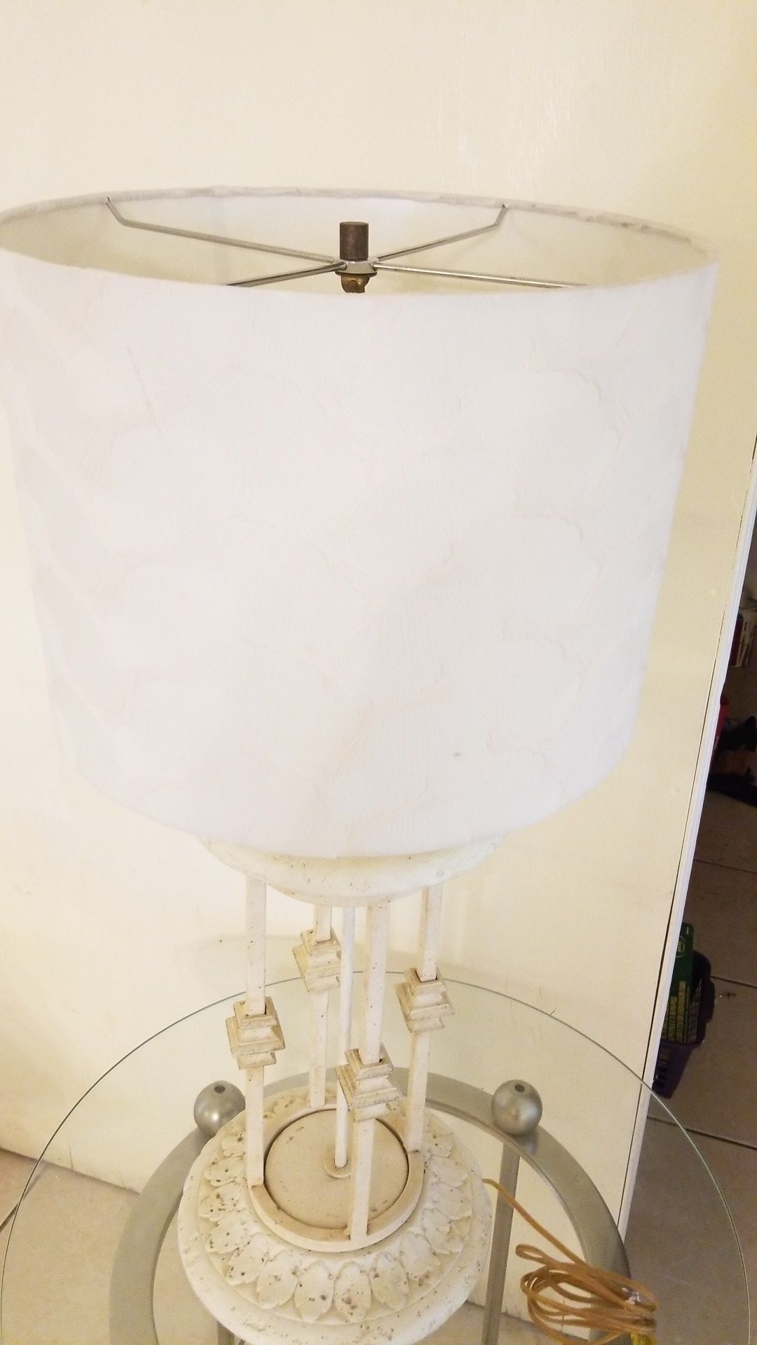 3 lamps table