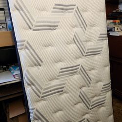 Therapedic Mattress , Twin XL With Fully Adjustable Electric  Frame    