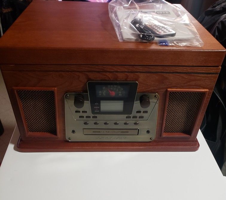 Crosley CR2402C Performer