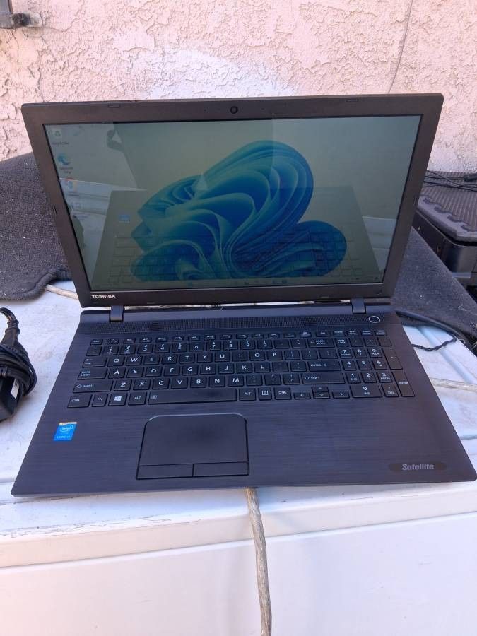 Toshiba 15.6" inch. Laptop. Windows 11, 1TB Stogage - $160