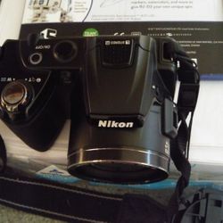 Camera nikon with bag and flash model cool pix l120 I am delivered