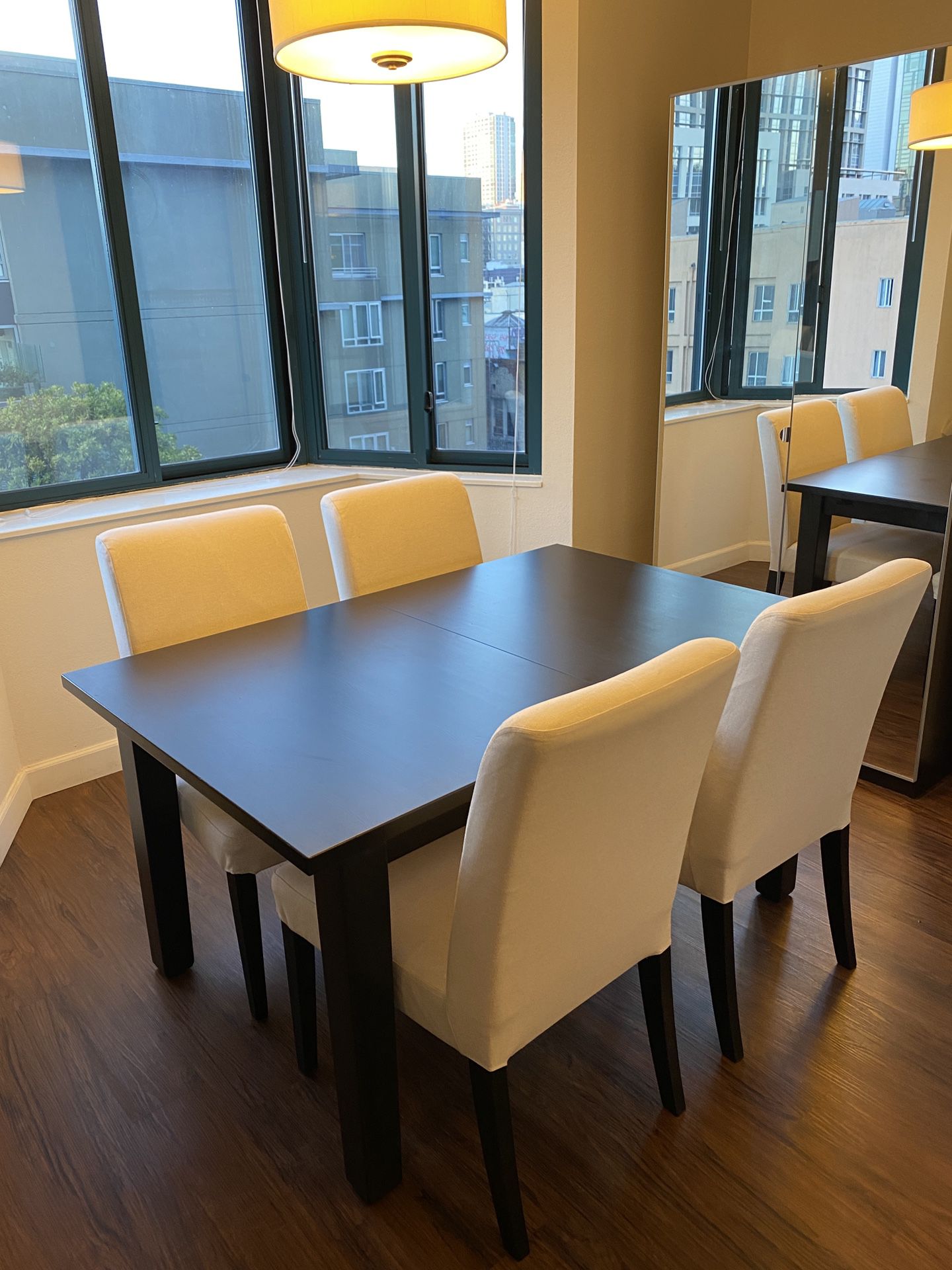 Extendable dinner table with 4 chairs . FREE DELIVERY in SF