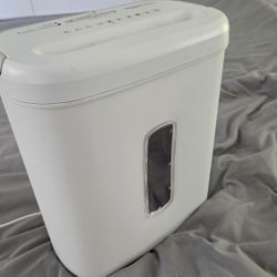 Amazon Basics Cross Cut Paper and Credit Card Shredder for Security - 8-Sheet, Heavy Duty, White