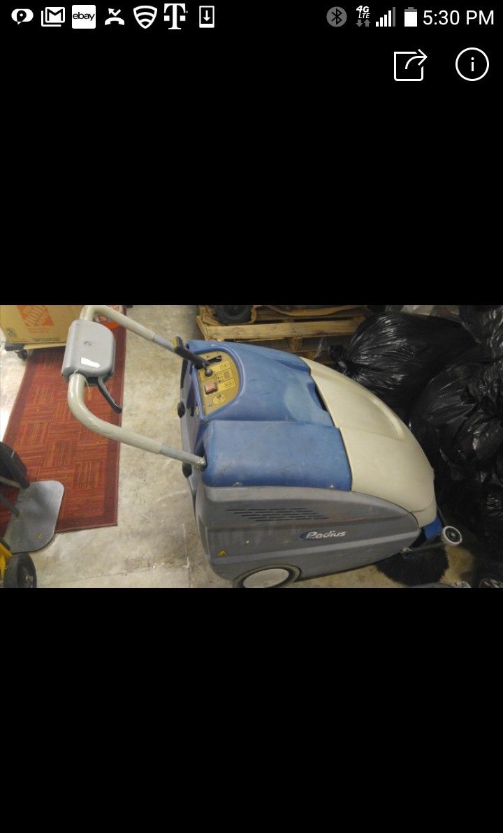 Floor scrubber Radius $500