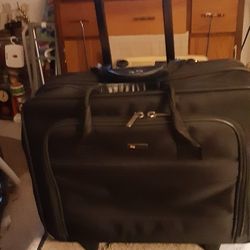 Solo Classic 15  .6 Rolling Business Case