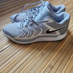 Nike KD 17 Gray Mens Size 12.5 Basketball Shoes
