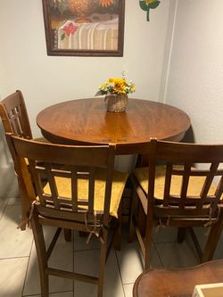 Round Wood Dining Table with 4 Chairs