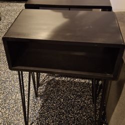 MID CENTURY 2 End Tables Blk$35 r