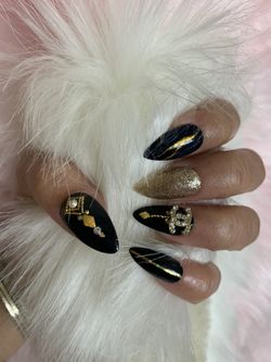 Press on nails