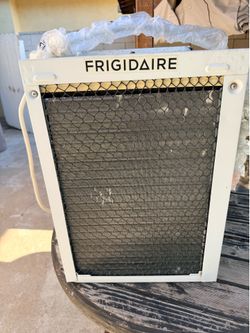 WINDOW AIR CONDITIONER