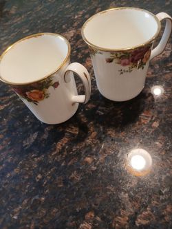 Royal Albert Country Roses Mugs set of 2