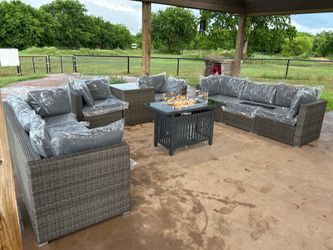 New inbox Patio set with cushions
