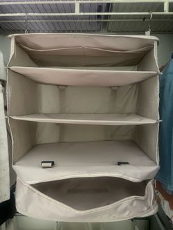 Hanging travel shelves