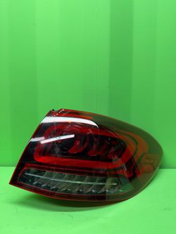 2020 2021 2022 MERCEDES-BENZ GLC300 GLC43 GLC63 SUV Right Passenger Side Quarter Panel / Outer Tail Light OEM A2539063403