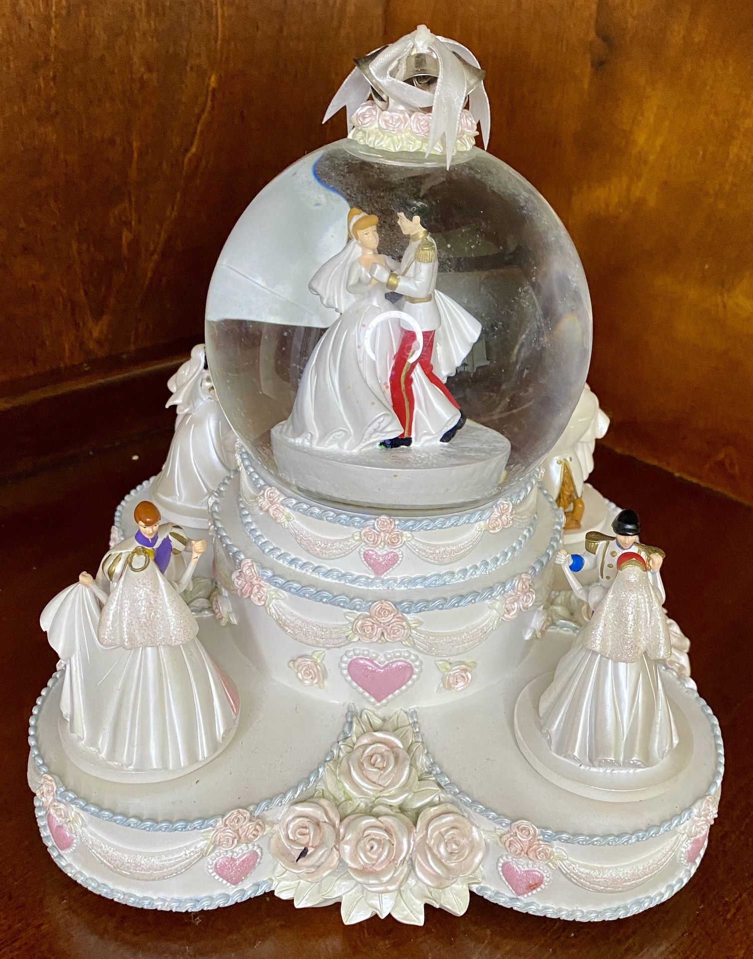 Disney Princesses Wedding Cake Musical Rotating Snow Globe Belle Cinderella Ariel.