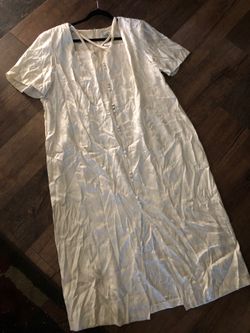 Beautiful 24W Plus size Ivory Dress with slit in front $15