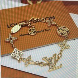 Gorgeous Gift!  Beautiful Charm Bracelet For Anniversary, bday, Graduation, Baby Shower, Etc