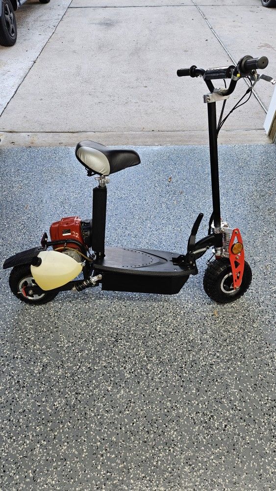 BLaze 49cc 4-Stroke Gas Motor Scooter.