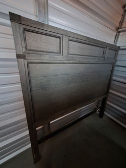 Haverty's "Vickery Creek" Queen Panel Bed - Weathered Gray.